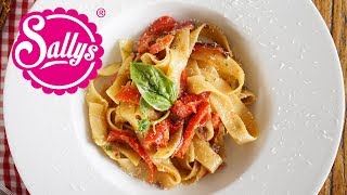 Pasta Peperonata – Fettucine mit cremigem Paprikagemüse  Sallys Welt [upl. by Yentruok227]